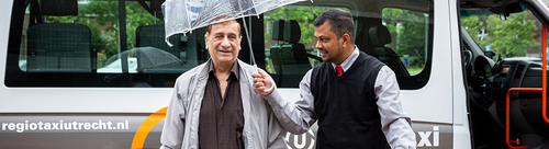 OUD_Header_subpage_chauffeurdraagtparaplu